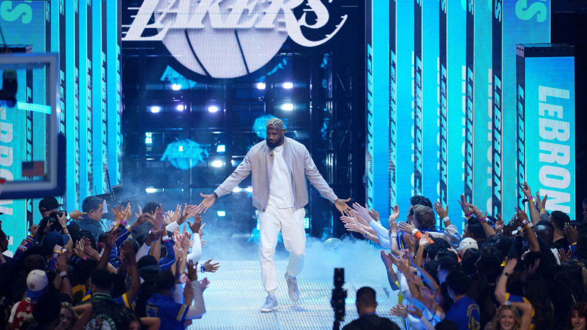 kaiyun-詹姆斯无缘全明星赛首发后：若我能去我肯定到，无论怎样都无所谓