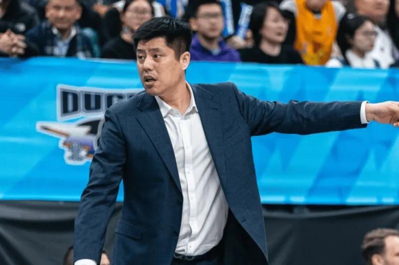 开云下载-潘江没了张宁与李春江一塌糊涂！关键时刻攻守纯送，本土球员也垮