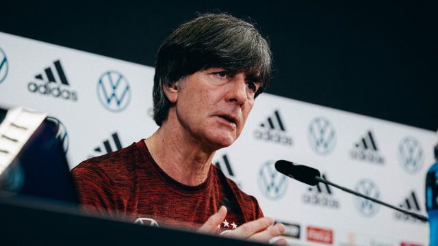 开云下载-勒夫：不急于再就业 克罗斯退出不影响中场实力